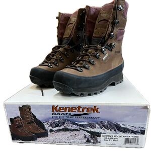 NWT size 8.5 women’s Mountain Extreme 400 boots.